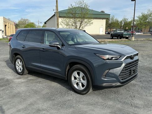 Used 2025 Toyota Grand Highlander AWD image 2