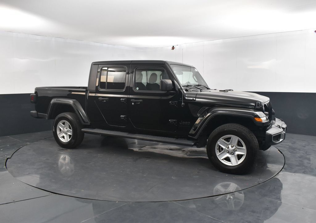 Used 2023 Jeep Gladiator Sport AWD/4WD image 4