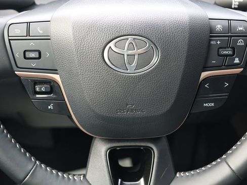 Used 2024 Toyota Crown AWD/4WD image 16