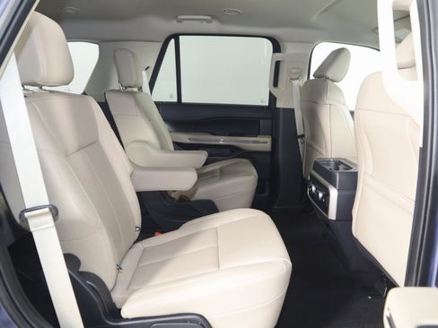 Used 2022 Ford Expedition XLT image 13