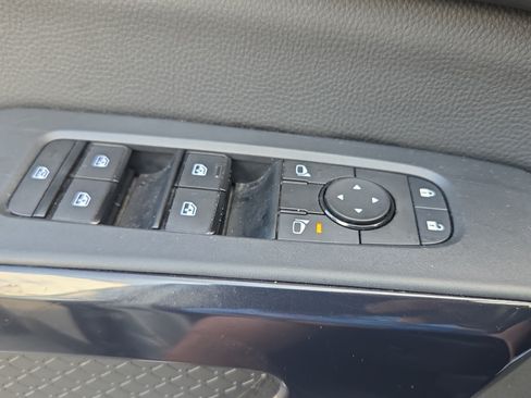 Used 2025 Nissan Pathfinder SV FWD image 28