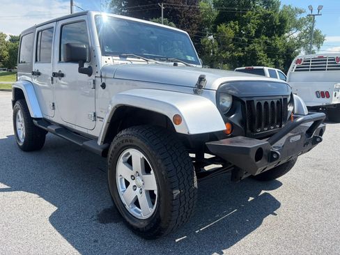 Used 2012 Jeep Wrangler Unlimited Sahara w/ Dual Top Group AWD/4WD image 5