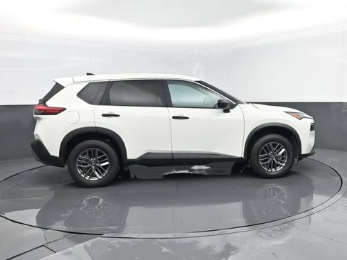 Used 2023 Nissan Rogue S AWD/4WD image 4