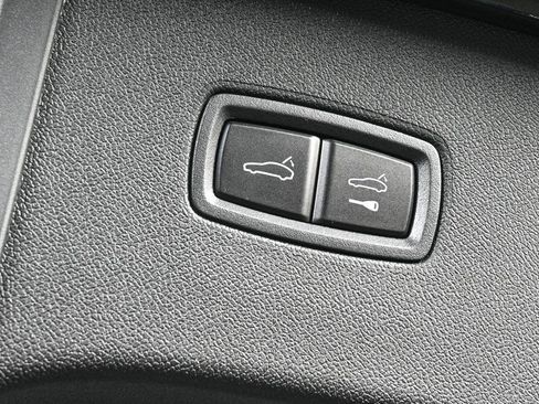 Used 2026 Porsche Cayenne AWD/4WD image 33