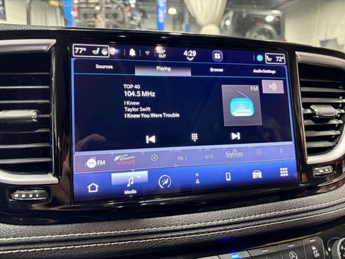 Used 2022 Chrysler Pacifica Limited image 30