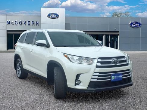 Used 2019 Toyota Highlander XLE AWD/4WD image 5
