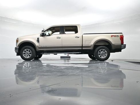 Used 2018 Ford F250 Lariat w/ Chrome Package image 36