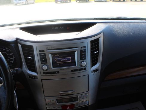 Used 2014 Subaru Outback 2.5i Limited AWD/4WD image 16