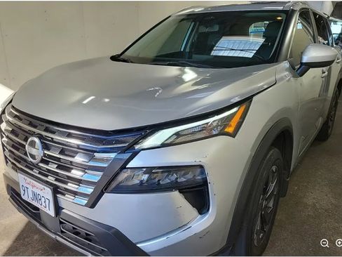 Used 2024 Nissan Rogue SV w/ SV Premium Package image 1