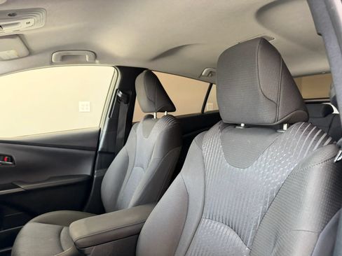 Used 2017 Toyota Prius Two w/ Prius Two Safety Plus Package FWD image 18