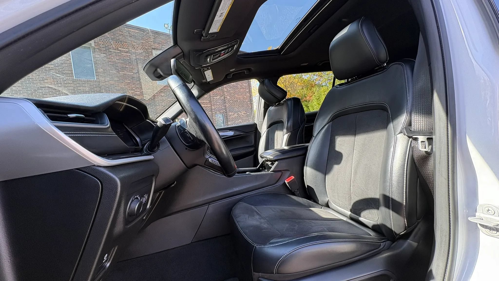Used 2021 Jeep Grand Cherokee L Laredo AWD/4WD image 2