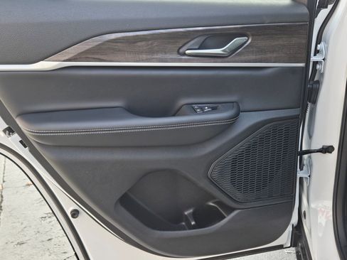 New 2026 Jeep Grand Cherokee Altitude image 21