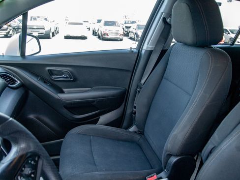 Used 2020 Chevrolet Trax LS image 14