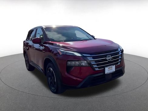 Used 2025 Nissan Rogue SV image 3