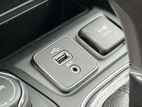 Used 2019 Jeep Cherokee Limited AWD/4WD image 30