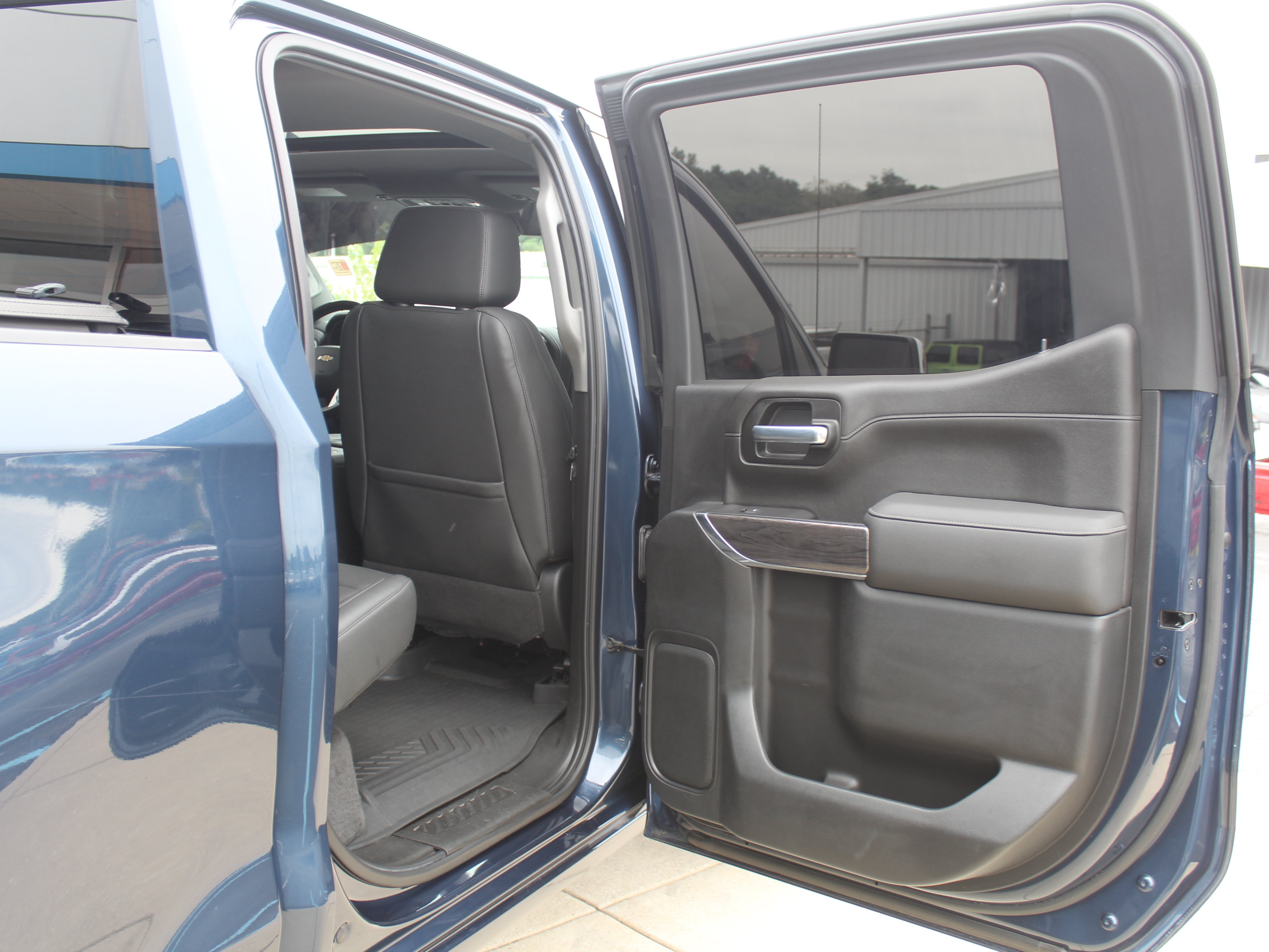 Used 2021 Chevrolet Silverado 1500 LTZ AWD/4WD image 25