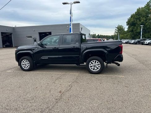 Used 2024 Toyota Tacoma SR5 AWD/4WD image 7