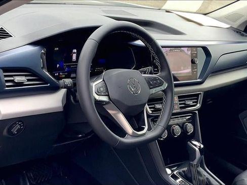 Used 2023 Volkswagen Taos SE w/ Panoramic Sunroof Package image 14