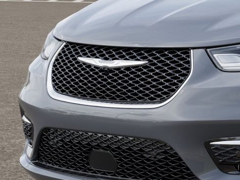 New 2025 Chrysler Pacifica Select w/ Uconnect Theater Family Group FWD image 7