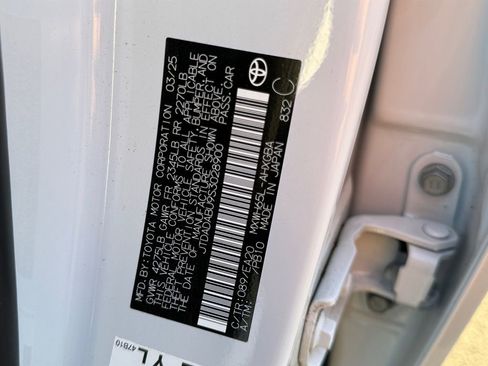 Used 2025 Toyota Prius XLE image 27