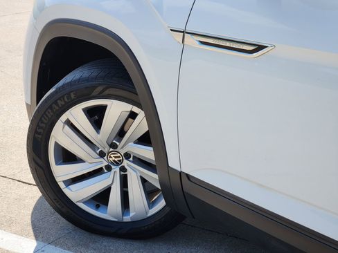 Used 2022 Volkswagen Atlas Cross Sport SE image 17