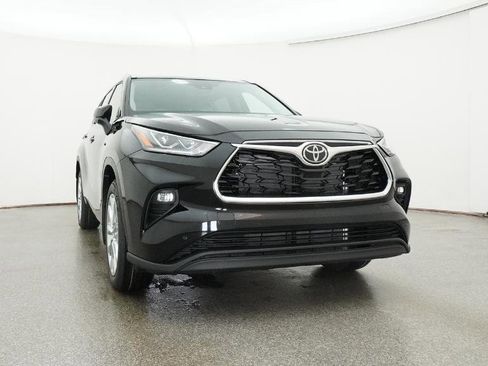 New 2026 Toyota Highlander Limited image 14