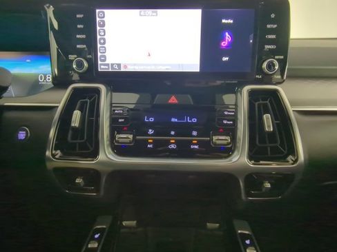 Used 2023 Kia Sorento SX AWD/4WD image 24