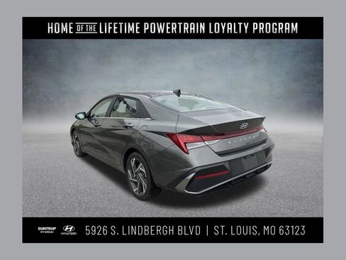 Used 2025 Hyundai Elantra SEL image 1