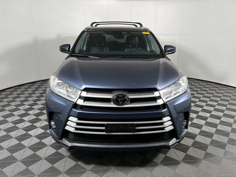 Used 2019 Toyota Highlander XLE AWD/4WD image 2