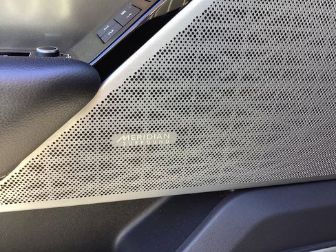 Used 2018 Land Rover Range Rover Velar S image 22