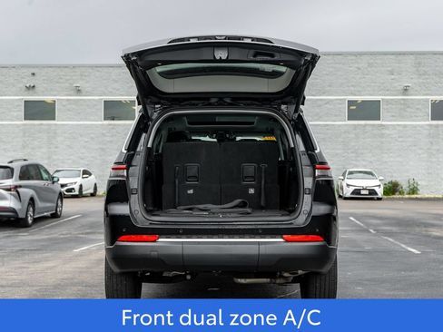 Used 2023 Jeep Grand Cherokee L Limited AWD/4WD image 10