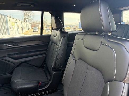 New 2025 Jeep Grand Cherokee L Laredo AWD/4WD image 18