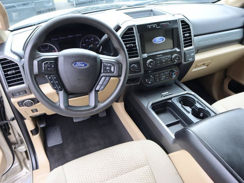 Used 2017 Ford F250 XLT w/ XLT Premium Package AWD/4WD image 11