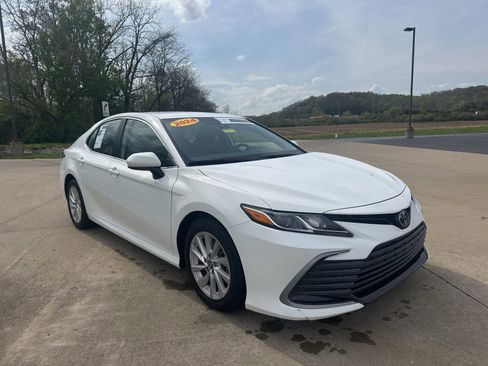 Used 2024 Toyota Camry LE image 3