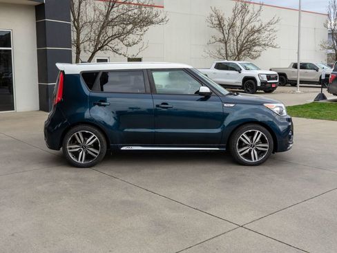 Used 2018 Kia Soul + image 8