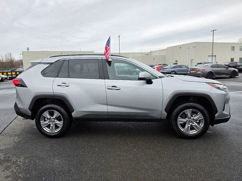 Used 2025 Toyota RAV4 XLE AWD/4WD image 8