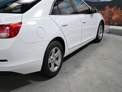 Used 2016 Chevrolet Malibu LT image 8