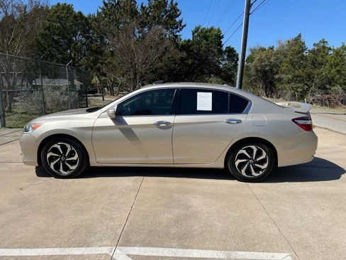 Used 2017 Honda Accord EX-L image 9