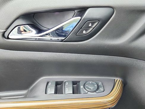 Used 2020 GMC Acadia SLE FWD image 39