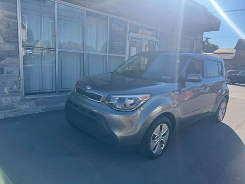 Used 2014 Kia Soul FWD image 2