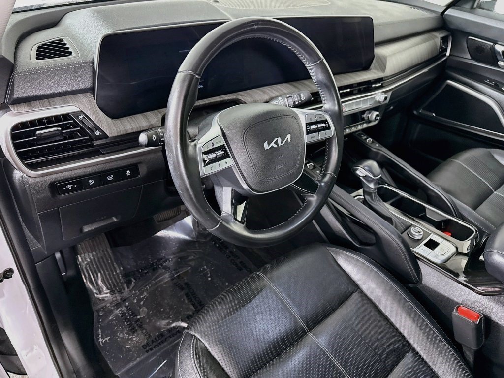 Used 2024 Kia Telluride EX w/ EX Captain's Chair Package FWD image 22