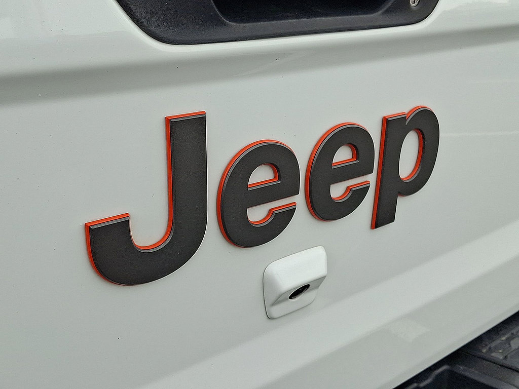 Used 2025 Jeep Gladiator Mojave AWD/4WD image 30