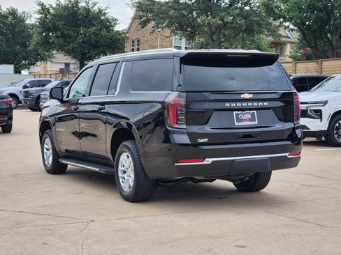Used 2025 Chevrolet Suburban LS RWD image 3