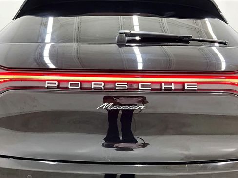 Used 2020 Porsche Macan AWD/4WD image 30