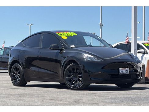 Used 2022 Tesla Model Y Long Range AWD/4WD image 2
