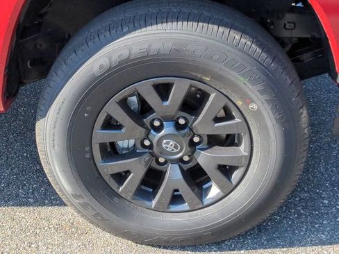 Used 2021 Toyota Tacoma SR5 RWD image 11