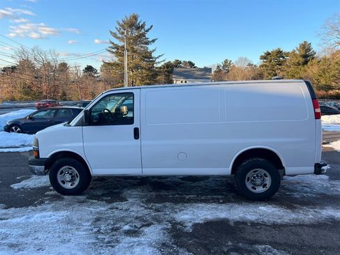 Used 2013 Chevrolet Express 3500 image 2