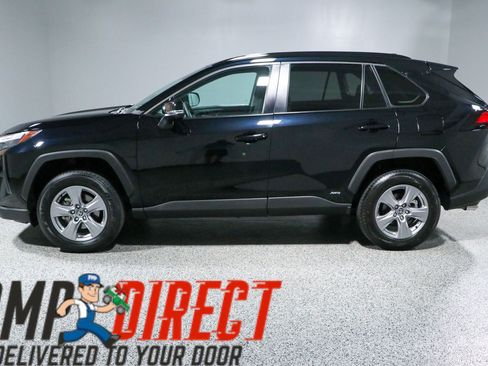 Used 2025 Toyota RAV4 XLE AWD/4WD image 9