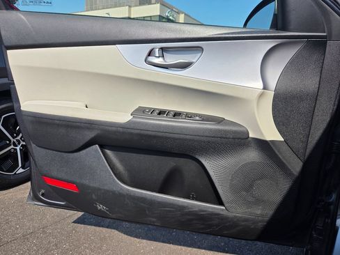 Used 2022 Kia Forte LXS FWD image 24