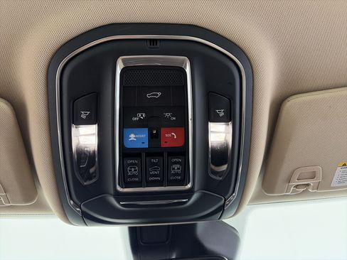 Used 2022 Jeep Grand Cherokee L Limited AWD/4WD image 34